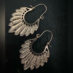 NEW Gold dangle earrings